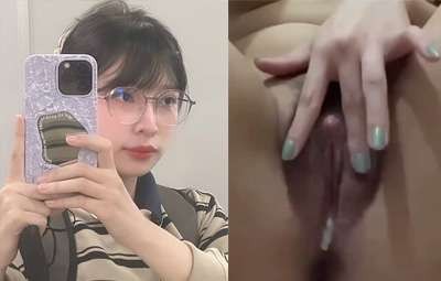 Poster of Clip Sex Nhã Thuyên 2005 Se Hột Le Sưng To Chảy Nước Lồn Ngọt Thơm