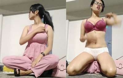 Poster of Đang Tính Cởi Đồ Thủ Dâm Ngoài Bãi Xe Thì Bị Bảo Vệ Phát Hiện