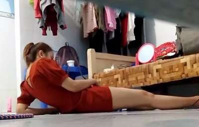 Poster of Quay Lén Em Công Nhân Tự Móc Bướm Trong Phòng Trọ